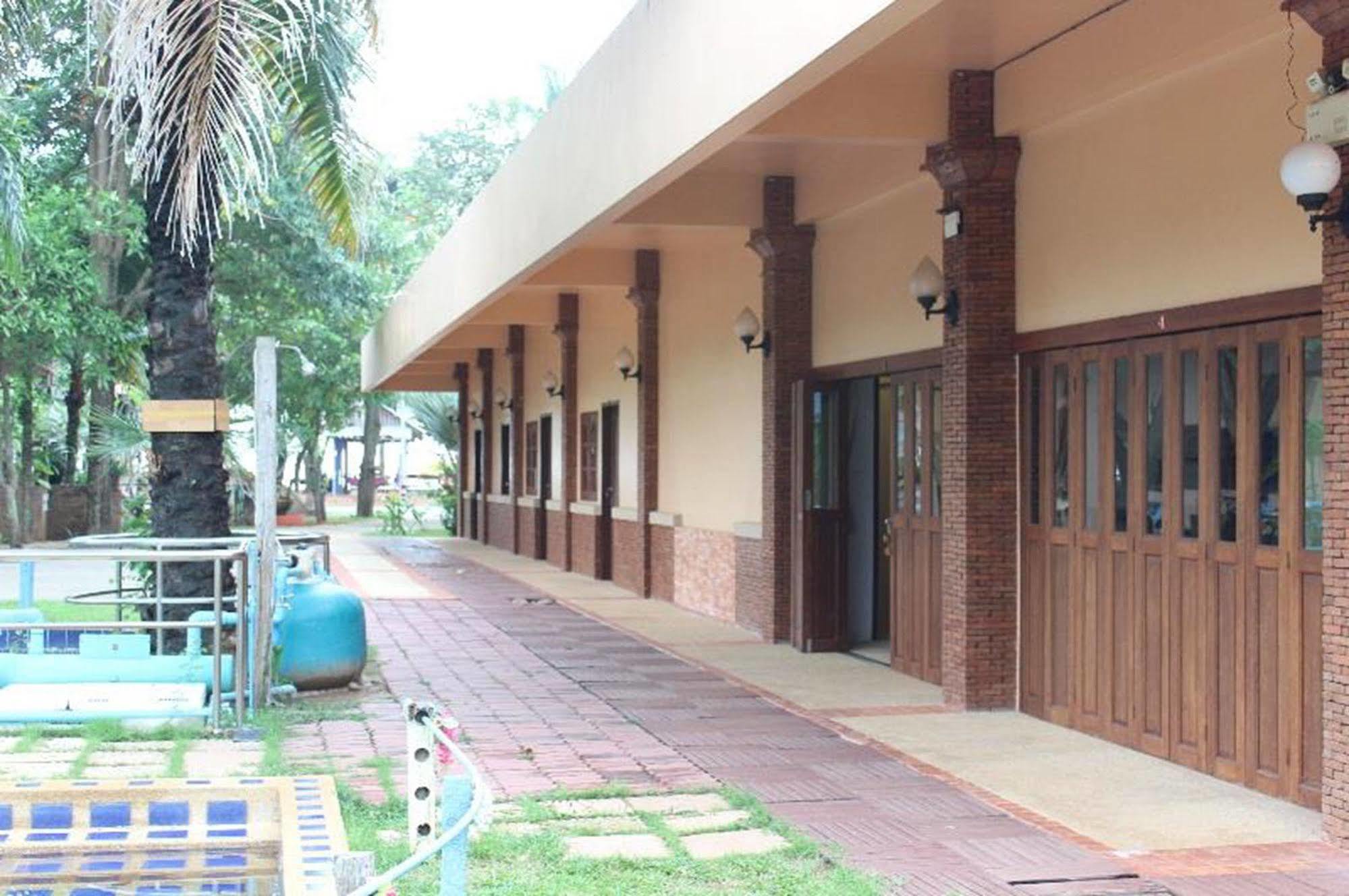 Boom Boom Beach Resort Laem Sing Chanthaburi Exterior photo