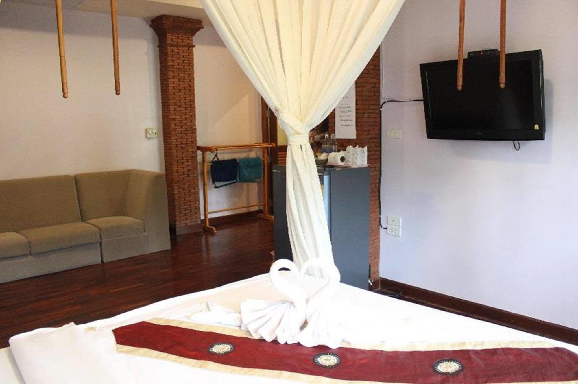 Boom Boom Beach Resort Laem Sing Chanthaburi Exterior photo